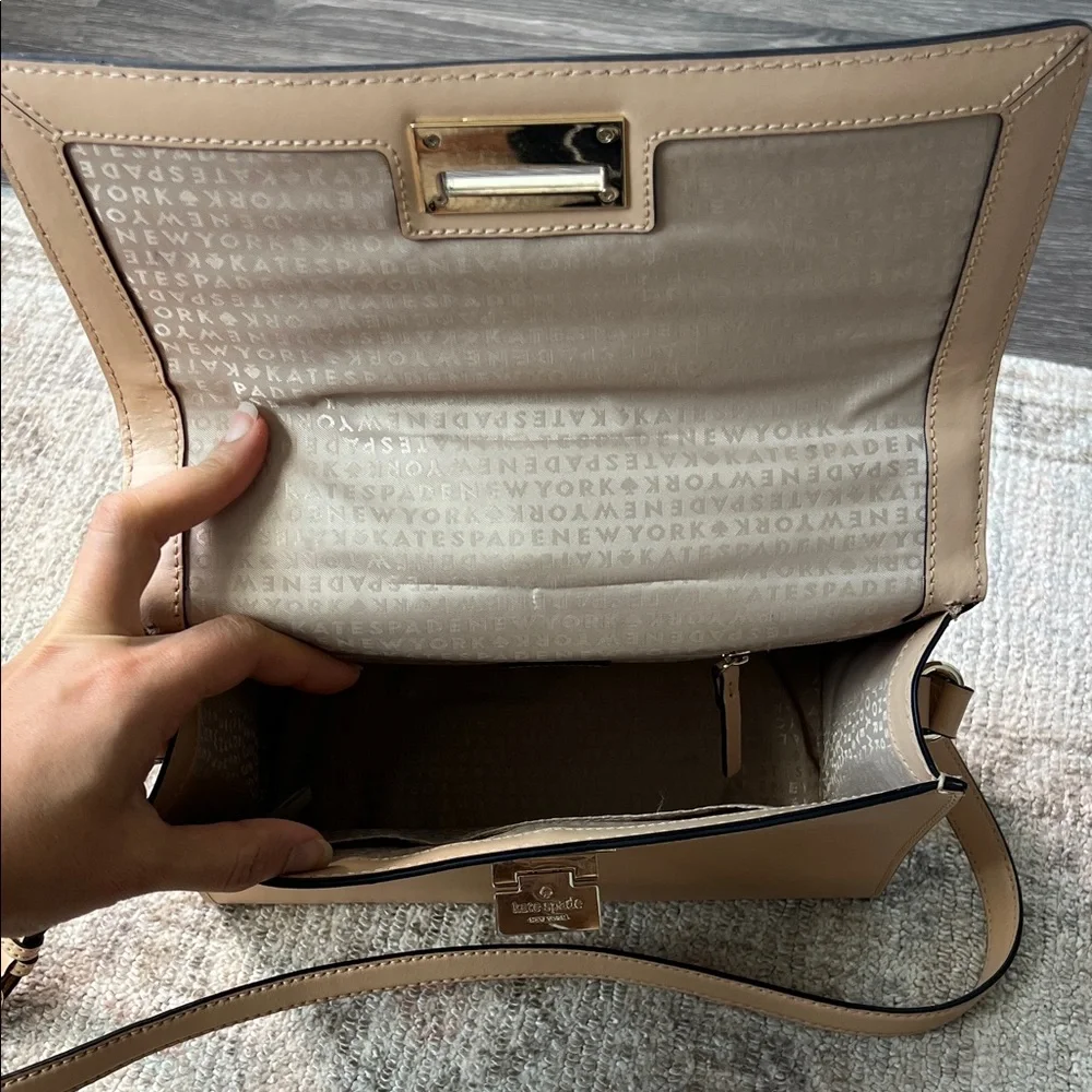 kate spade Pebble Leather Crossbody in Light Beige with Gold Hardware